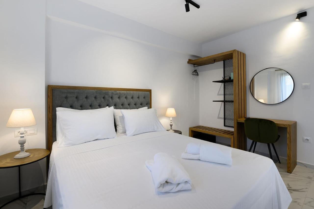 Momento Luxury Apartments Walking Distance From The Beach Nikiana Bagian luar foto