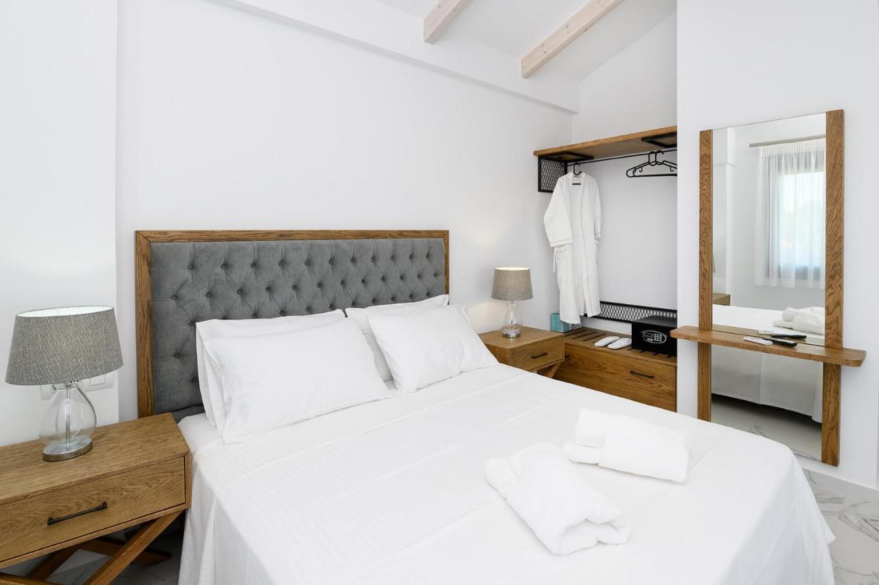 Momento Luxury Apartments Walking Distance From The Beach Nikiana Bagian luar foto