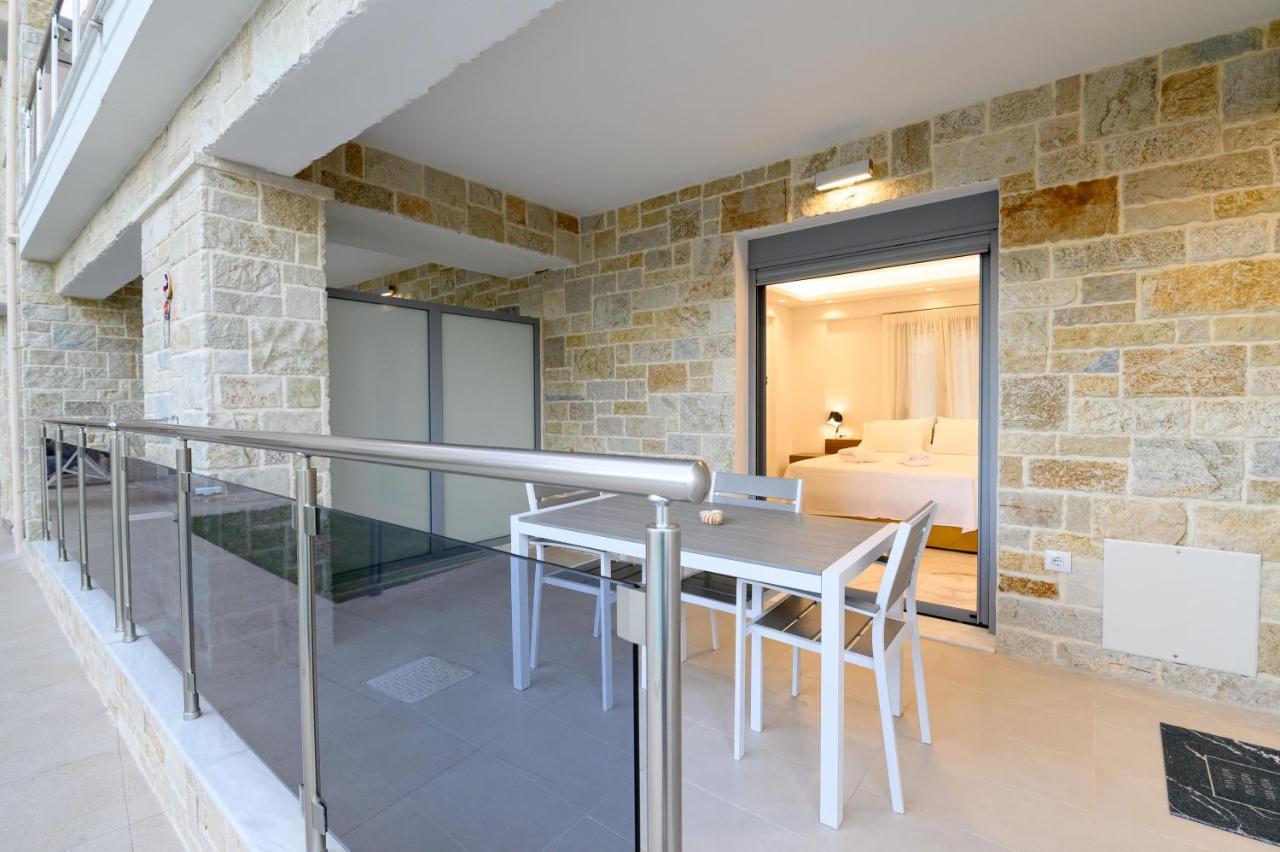 Momento Luxury Apartments Walking Distance From The Beach Nikiana Bagian luar foto