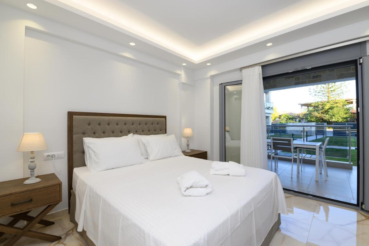 Momento Luxury Apartments Walking Distance From The Beach Nikiana Bagian luar foto